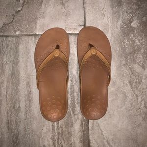 Vionic Rest Thistle Sandle Camel Color Size 8